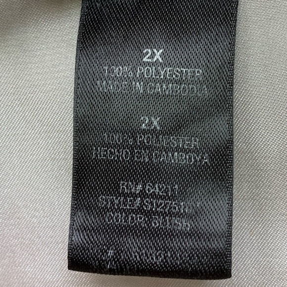 Robe - Picture 8 of 10